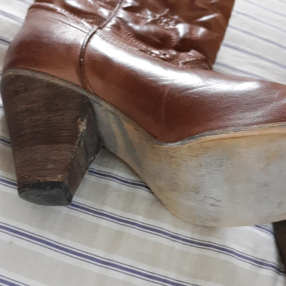 Boots - Picture 2 of 3